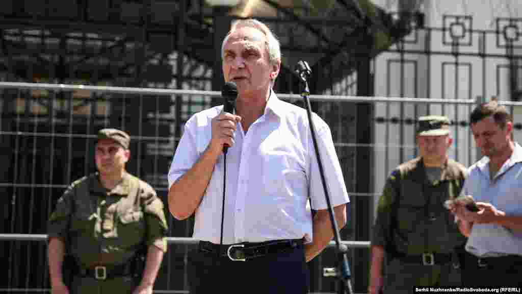 Религиовед Игорь Козловский. В конце января 2016-го его задержали представители группировки «ДНР». На подконтрольной Киеву территории он оказался только 27 декабря 2017 года, во время крупнейшего за последнее время обмена пленными