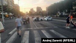 Policija u blizini blokade na Novom Beogradu, 30. jun 2025.