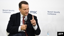 Радослав Сікорський виступив за розвиток Європейським Союзом власних оборонних можливостей