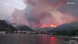 Туреччина у вогні: горять курорти і ліси (відео) Туреччина у вогні: горять курорти і ліси (відео)