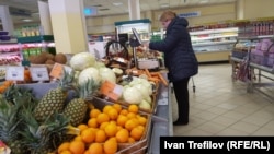 Второй раз за последние два года годовой рост потребительских цен в России остается неизменным два месяца подряд