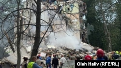 Частково зруйнований житловий будинок після російського удару, Київ, 31 липня 2025 року