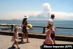 Вид на Везувий в 2017 году