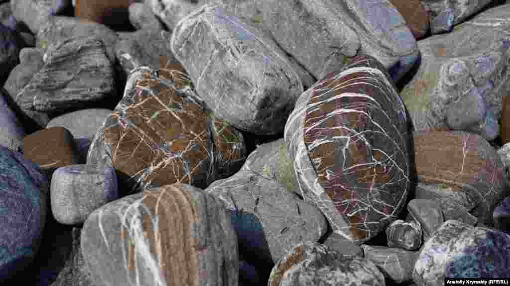 А вот сам «строительный материал» природной разрисовки