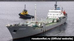 Теплоход "Серебрянка", оборудованный для перевозки радиоактивных отходов (фото с сайта "Росатомфлот")