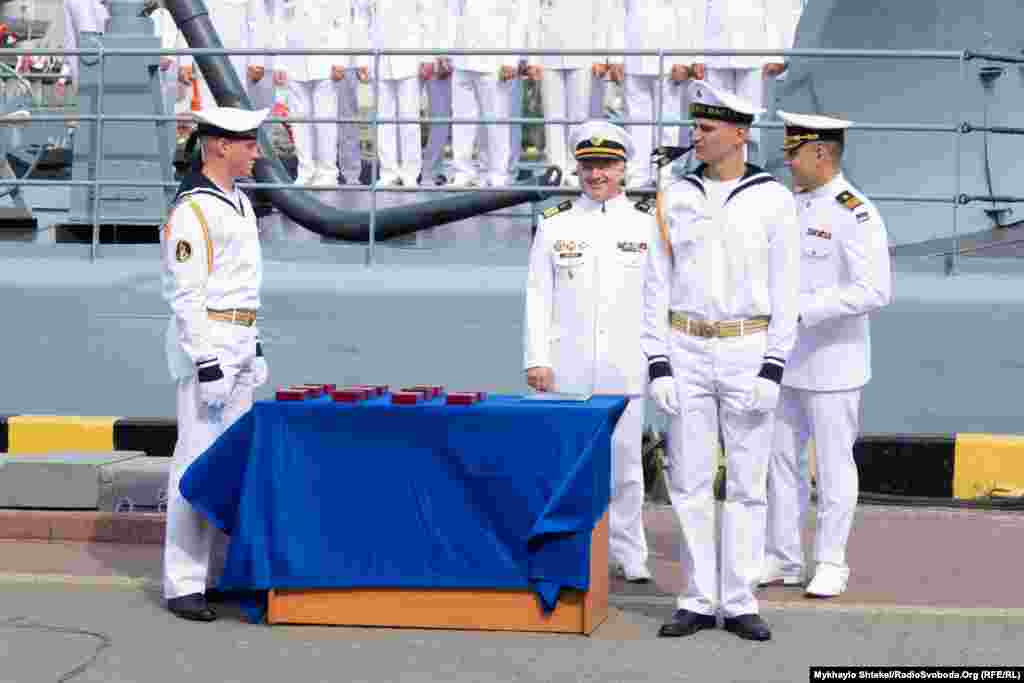 Нагороди морякам до Дня ВМСУ та почесна варта  