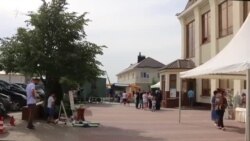 Десятки новых изданий: крымскотатарская книжная ярмарка в Симферополе (видео) Десятки новых изданий: крымскотатарская книжная ярмарка в Симферополе (видео)