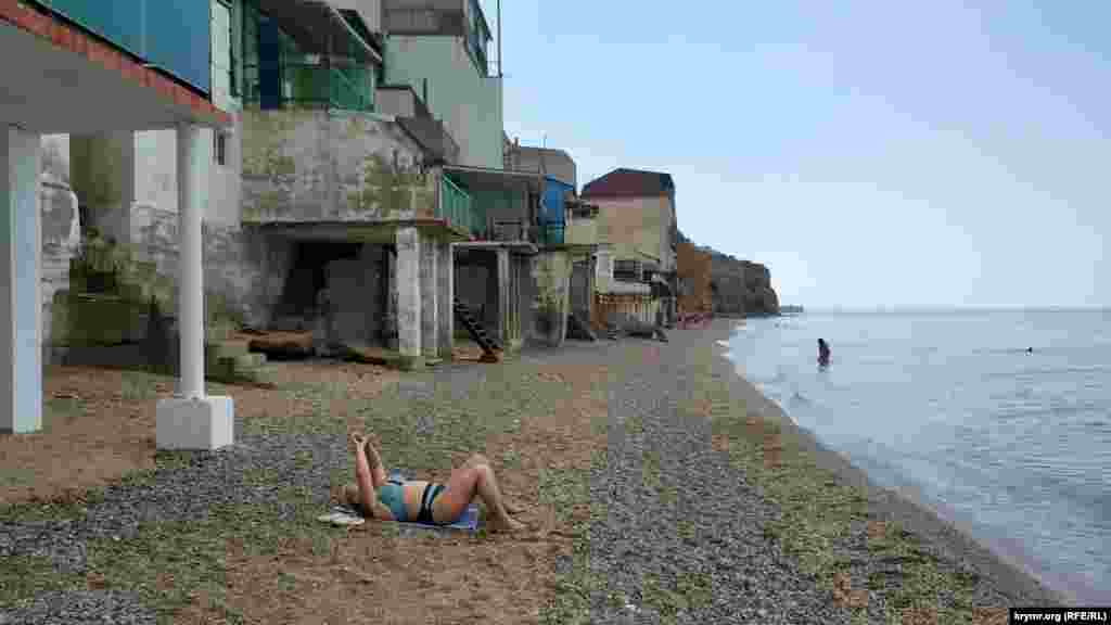 На пляже у «Шанхая» почти никого нет