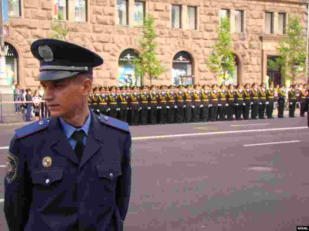 У зв'язку з масштабом святкувань та великою кількістю глядачів, було значно посилено заходи безпеки.