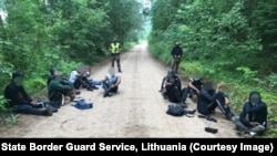 У Вільнюсі впевнені, що Олександр Лукашенко навмисно перенаправляє потоки мігрантів з Близького Сходу до Литви