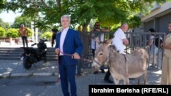 Protesta e avokatit Arianit Koci.