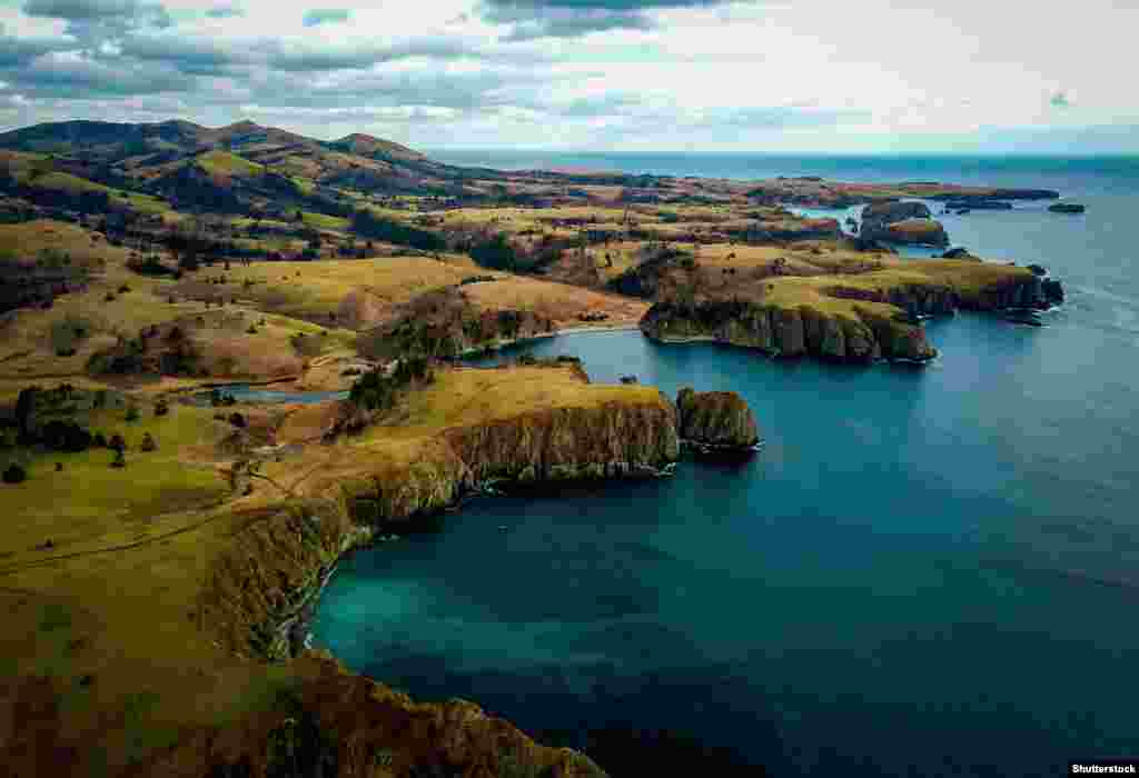 Шикотан, один из самых маленьких спорных островов. В России опасаются, что, если острова вернутся под контроль Японии, США разместят там военную базу. 