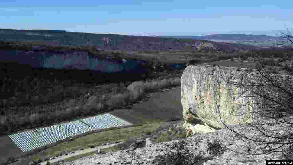 Отсюда открывается вид на долину реки Качи