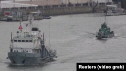 Ілюстраційне фото. Російський катер класу «Серна» (праворуч) біля Ростова-на-Дону, квітень 2021 року