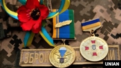 «Позиція наших військових: не називати точну кількість загиблих чи поранених українських військовослужбовців», наголошує Зеленський