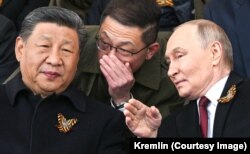 Володимир Путін та Сі Цзіньпін на Параді до Дня Перемоги в Москві. 9 травня 2025 року