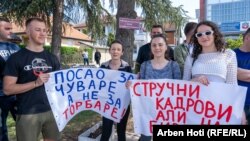 Dušica Nikolić (treća s leva)