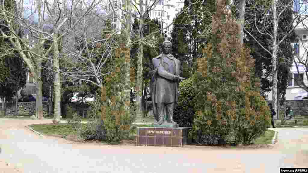 Кроме улиц и «бульваров» в конкурсный список попал и сквер имени Шевченко, расположенный напротив Центрального рынка