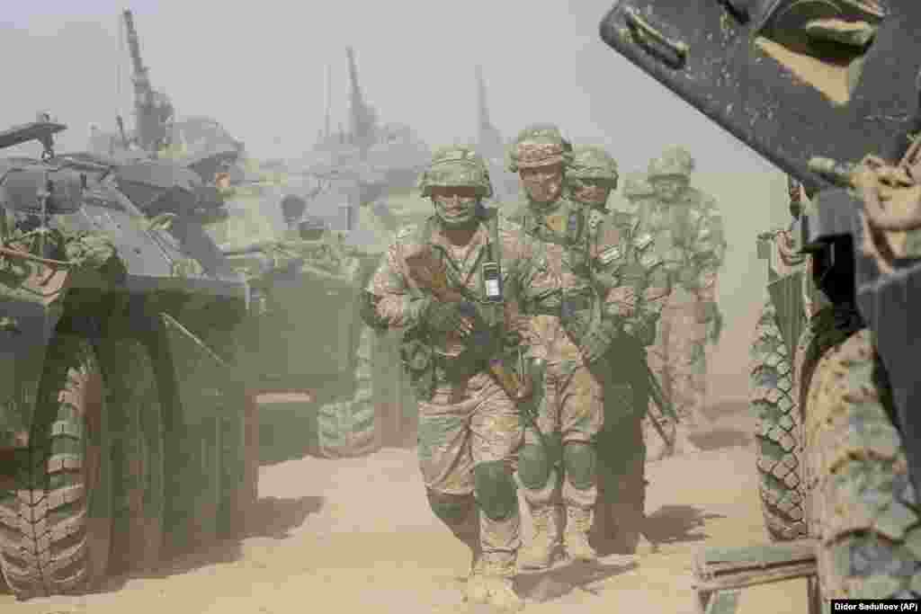 Узбекские войска на учениях со своими коллегами из России и Таджикистана