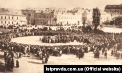 Молебень на Софійському майдані в Києві після проголошення Павла Скоропадського гетьманом України, 1918 рік