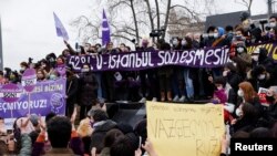 Protest protiv povlačenja Turske iz Istanbulske konvencije, međunarodnog sporazuma namijenjenog zaštiti žena, u Istanbulu 20. marta 2021.