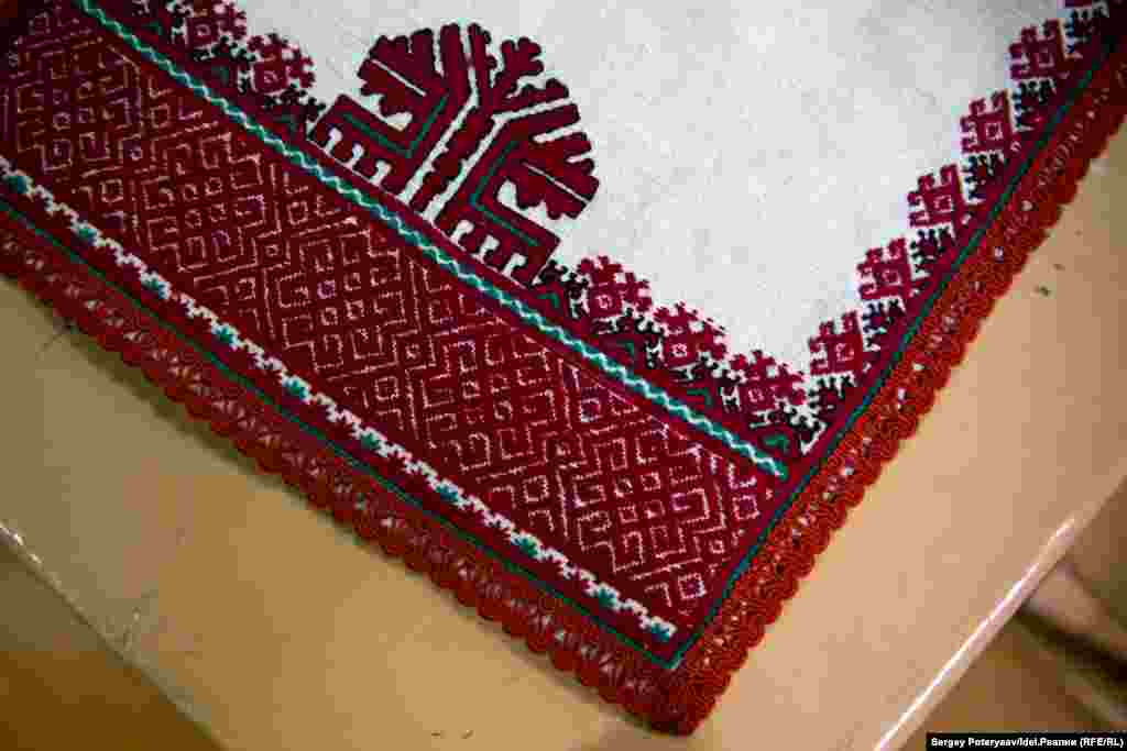 У Лидии Веткиной узоры плотные, четкие, с мелким рисунком, а порой и двухсторонние, а это — признак большого мастерства