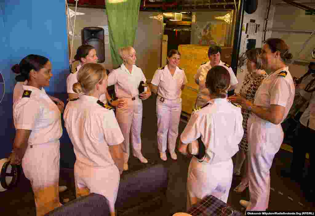 В команді військового корабля Duncan понад 20 жінок 