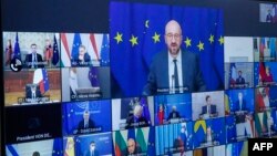 Президент Європейської Ради Шарль Мішель розпочинає в режимі онлайн зустріч лідерів країн-членів ЄС з участю президента США. Єлисейський палац у Парижі. Франція, 25 березня 2021 року