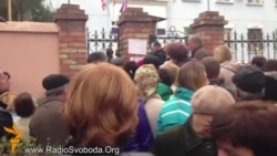 Керчани обурені чергами за російським паспортом Керчани обурені чергами за російським паспортом