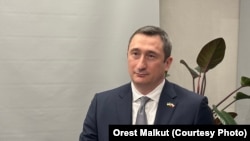 «90% країн, де сьогодні перебувають українці, мають закон про подвійне, множинне громадянство. Це нормально, цього не треба боятися – це треба врегулювати», – сказав Олексій Чернишов