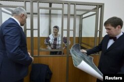 Марк Фейгін, Ілля Новиков з Надією Савченко у суді