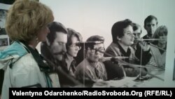 Європейський центр солідарності у Гданську: на багатьох світлинах – «мати «Солідарності» Ганна Валентинович
