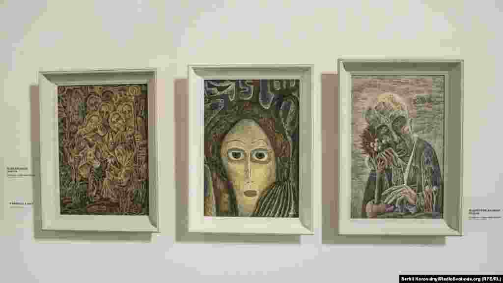 «Біля джерела життя» (ліворуч), «Я війшла з лісу», «Відлетіли далеко птахи»