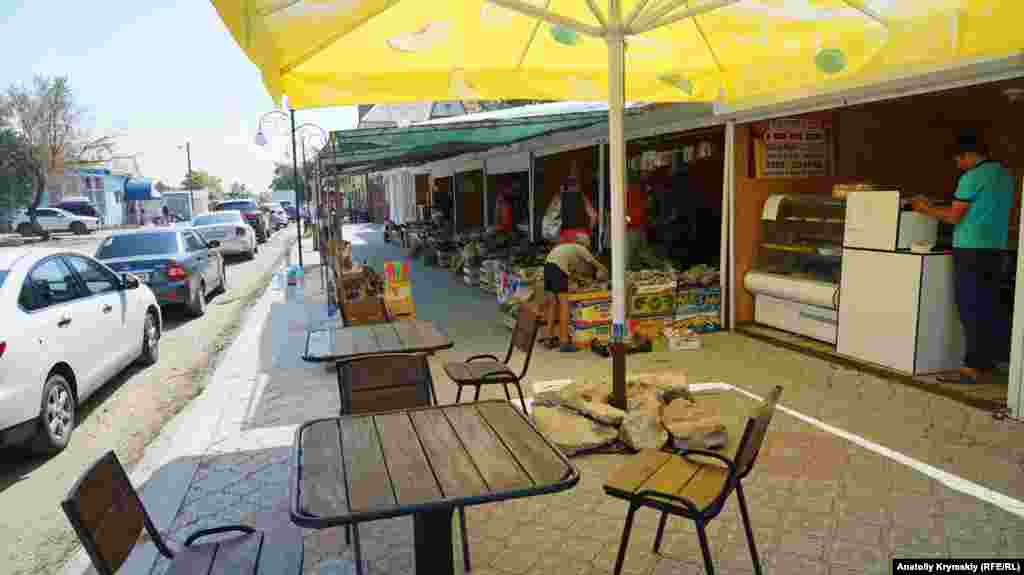 В дневное время уличный «пищеблок» в основном пустует