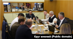 პრორუსული აგენტების მიერ გამართული კონფერენცია ალმატიში. 2023 წლის მაისი.