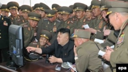 Ким Чен Ын и военные у компьютера