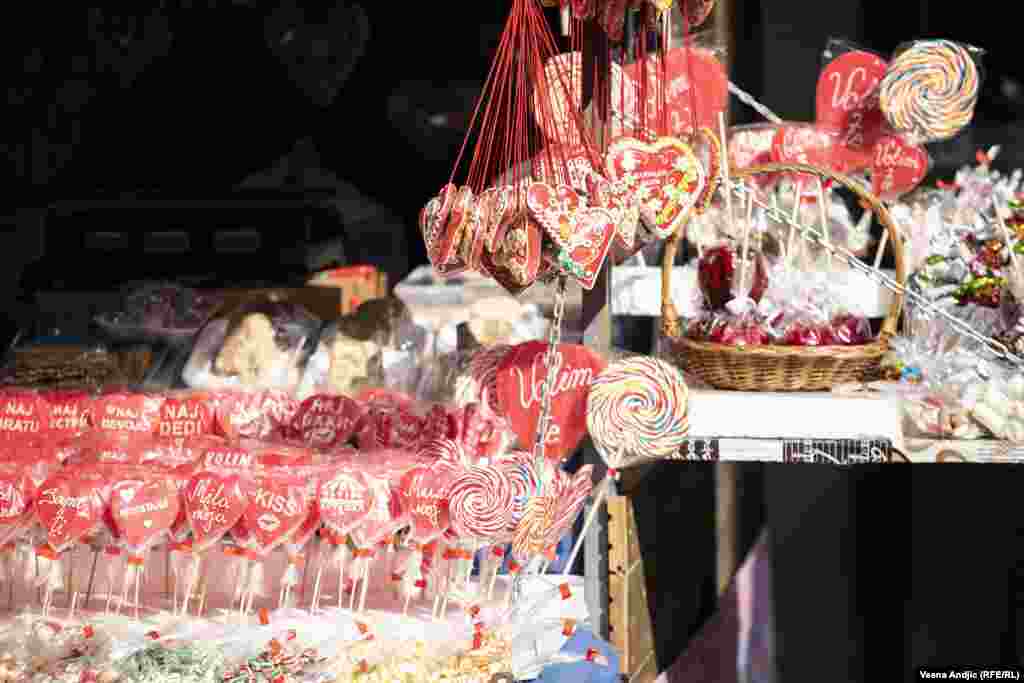 Detalj sa slatkog štanda