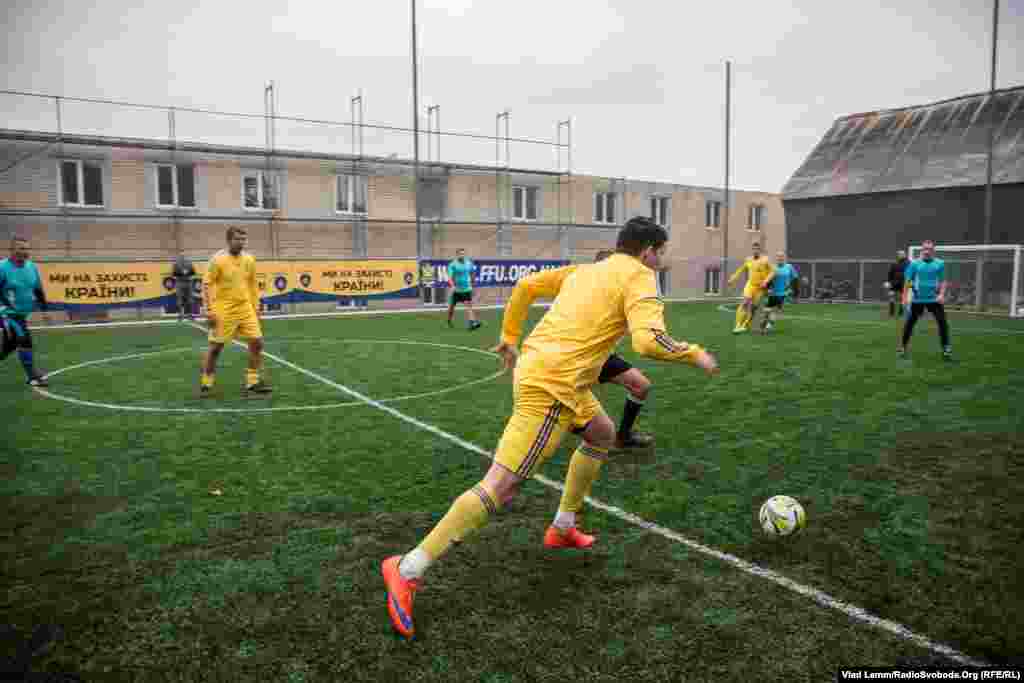 Святковий товариський матч з футболу на базі полку «Дніпро-1» 