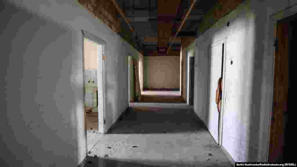 Загальна вартість реконструкції архіву становить 686 мільйонів гривень, з яких будівельні роботи – це лише 407 мільйонів гривень. Натомість, ще 243 мільйони необхідно на відповідне устаткування: мобільні стелажі, архівні коробки, системи клімат-контролю, обладнання для лабораторій з оцифрування та реставрації тощо