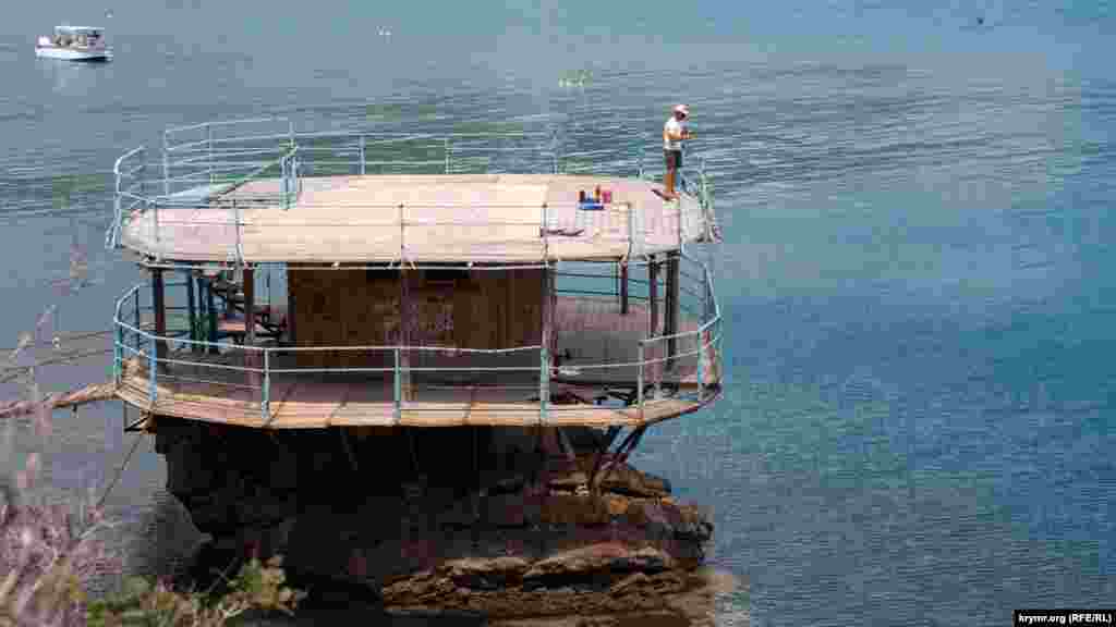 Тот самый аварийный объект под тропой 