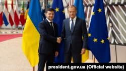 Президент України Володимир Зеленський і голова Європейської ради Дональд Туск (праворуч). Брюссель, 5 червня 2019 року