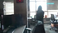 Как судебные приставы описывали оборудование в редакции Радио Свобода и Настоящего Времени в Москве (видео) Как судебные приставы описывали оборудование в редакции Радио Свобода и Настоящего Времени в Москве (видео)