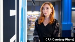 Міжнародний центр журналістів (ICFJ) вручає цю нагороду, як визнання виняткового впливу журналістів та їхньої відданості викриттю неправомірних дій