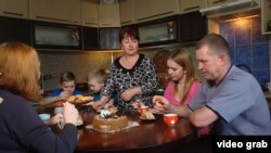 Члени сім'ї Мельників розповідають кореспондентці Радіо Свобода про свої успіхи