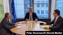 S leva na desno: Besnik Bisljimi, Peter Sorensen i Petar Petković (foto-arhiv).