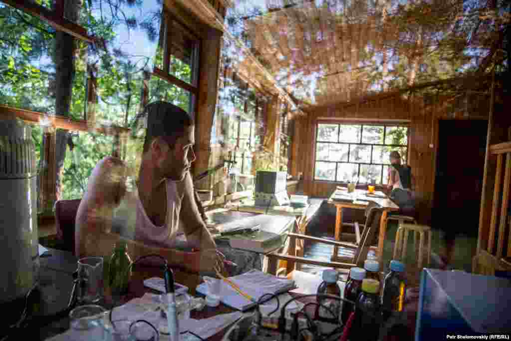 Георгий Кокая, студент третьего курса из Грузии, на научной станции Государственного Метеорологического университета. 