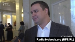 Кандидат Микитась заявив, що йде на вибори, бо «не може покинути своїх виборців»