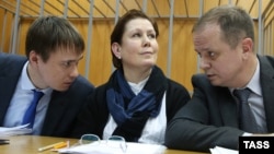 Наталья Шарина со своими адвокатами в Мещанском суде Москвы, ноябрь 2016