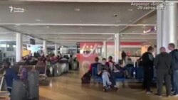 Українці 9 годин не могли вилетіти на роботу в Англію: «Це порушення наших конституційних прав» Українці 9 годин не могли вилетіти на роботу в Англію: «Це порушення наших конституційних прав»