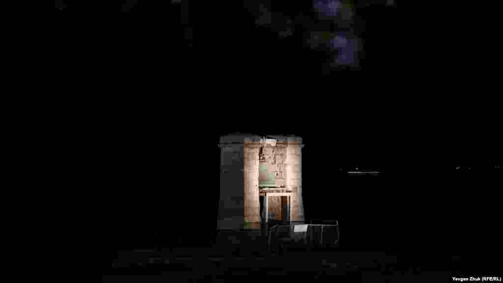 Знаменитый Туманный колокол сейчас на реставрации 